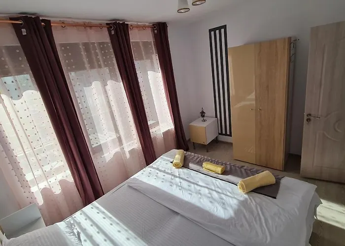 Apartment Pomiculturii 1 *